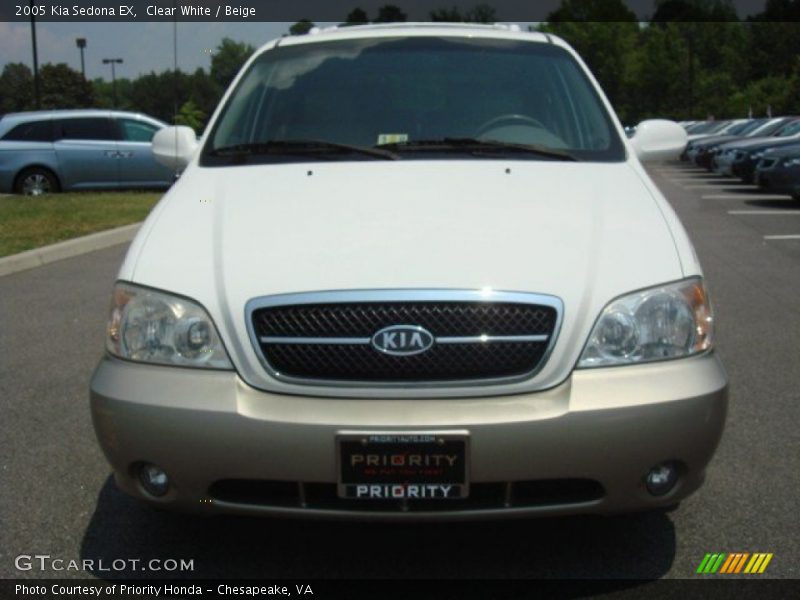 Clear White / Beige 2005 Kia Sedona EX