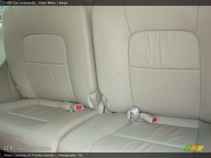 Clear White / Beige 2005 Kia Sedona EX