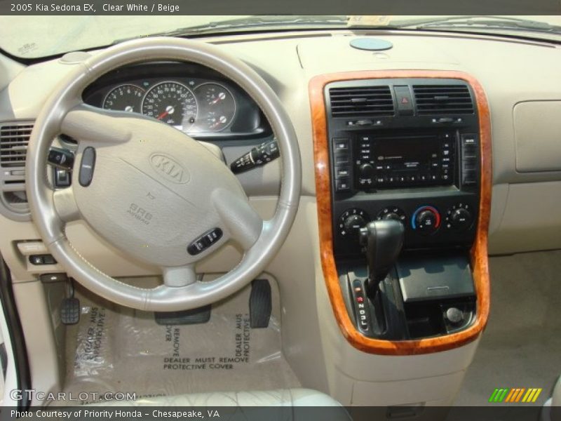 Clear White / Beige 2005 Kia Sedona EX
