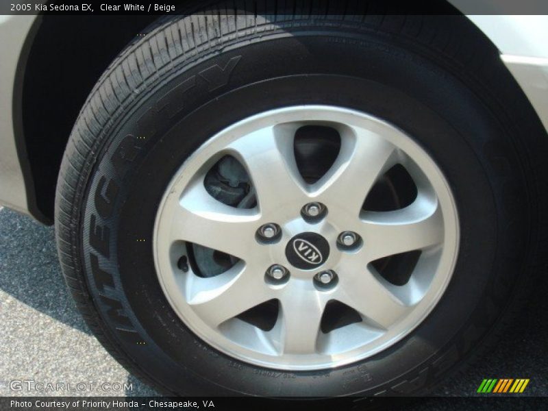 Clear White / Beige 2005 Kia Sedona EX