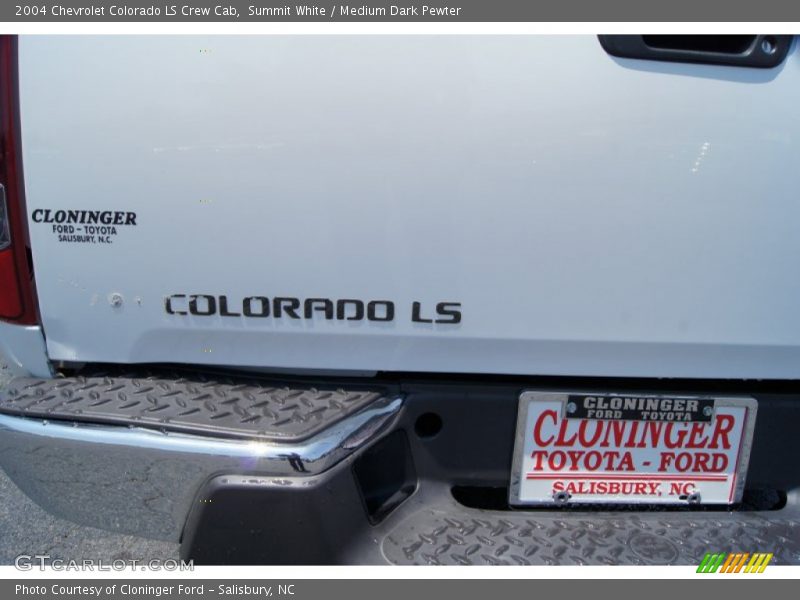 Summit White / Medium Dark Pewter 2004 Chevrolet Colorado LS Crew Cab