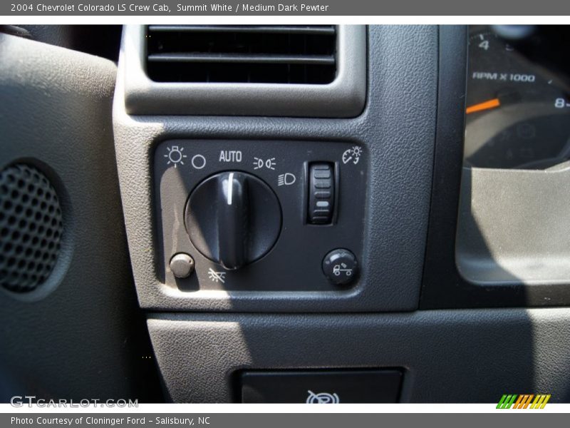 Summit White / Medium Dark Pewter 2004 Chevrolet Colorado LS Crew Cab