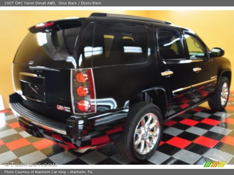 Onyx Black / Ebony Black 2007 GMC Yukon Denali AWD