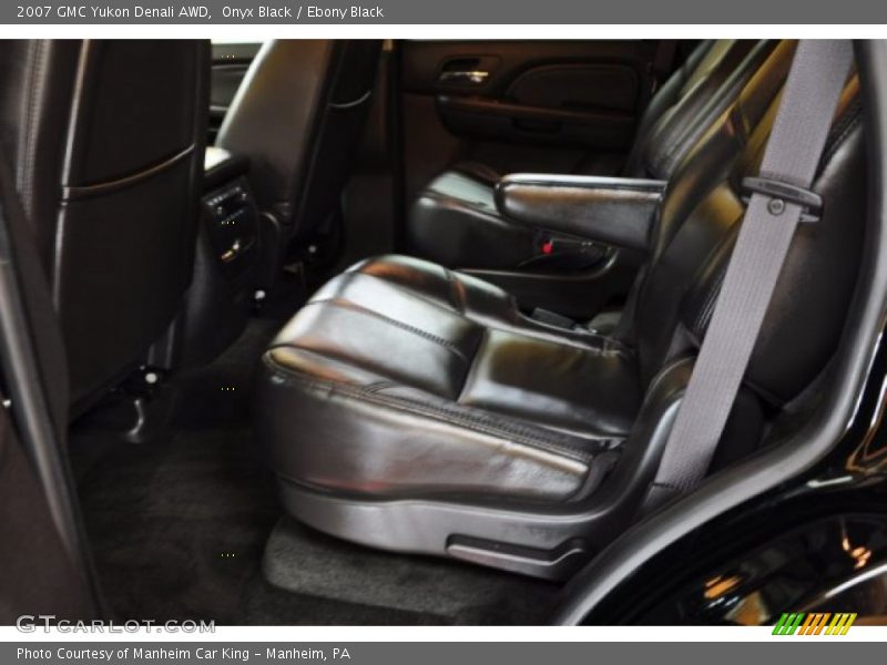 Onyx Black / Ebony Black 2007 GMC Yukon Denali AWD