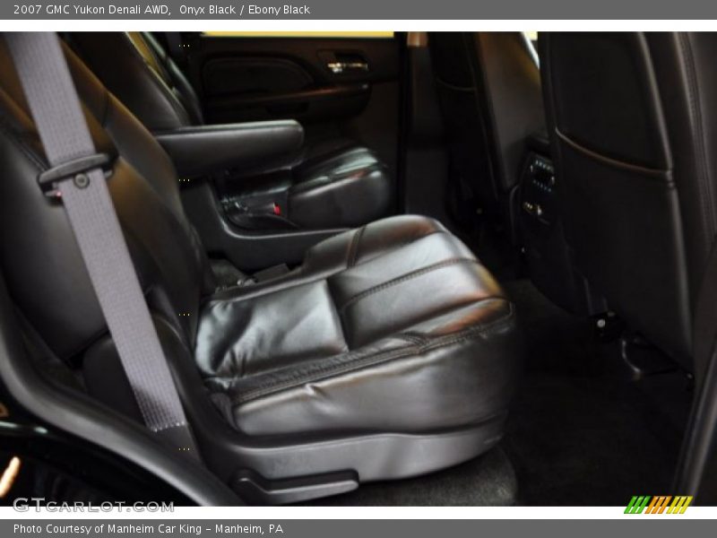 Onyx Black / Ebony Black 2007 GMC Yukon Denali AWD