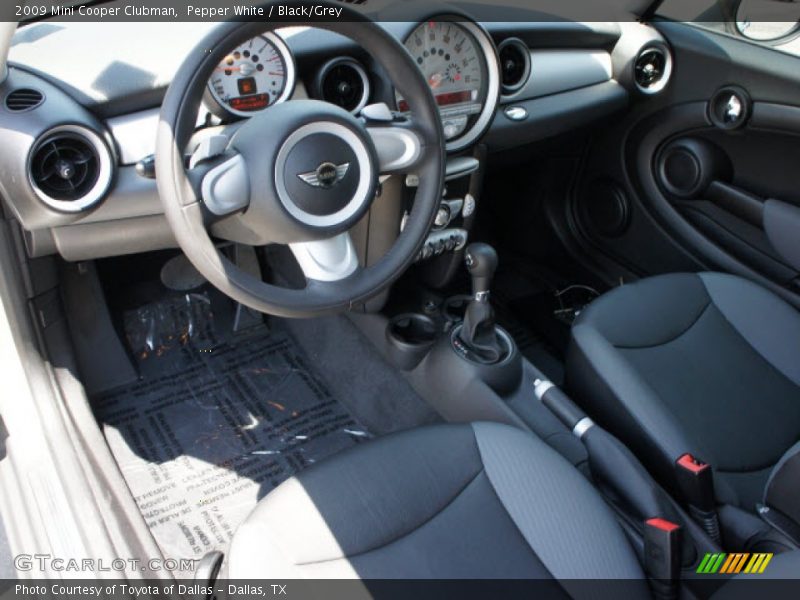 Pepper White / Black/Grey 2009 Mini Cooper Clubman