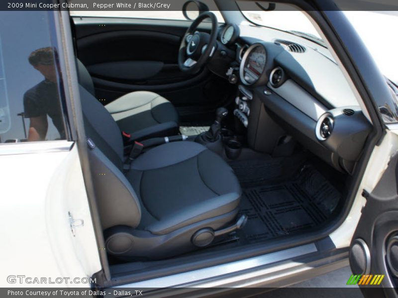 Pepper White / Black/Grey 2009 Mini Cooper Clubman