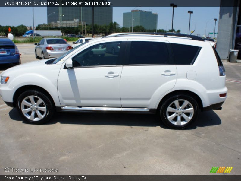 Diamond White Pearl / Black 2010 Mitsubishi Outlander XLS