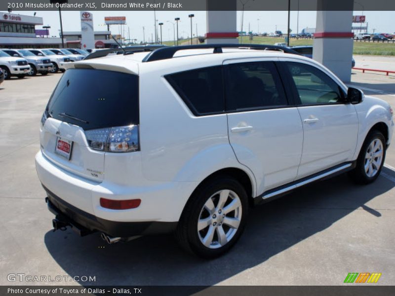Diamond White Pearl / Black 2010 Mitsubishi Outlander XLS