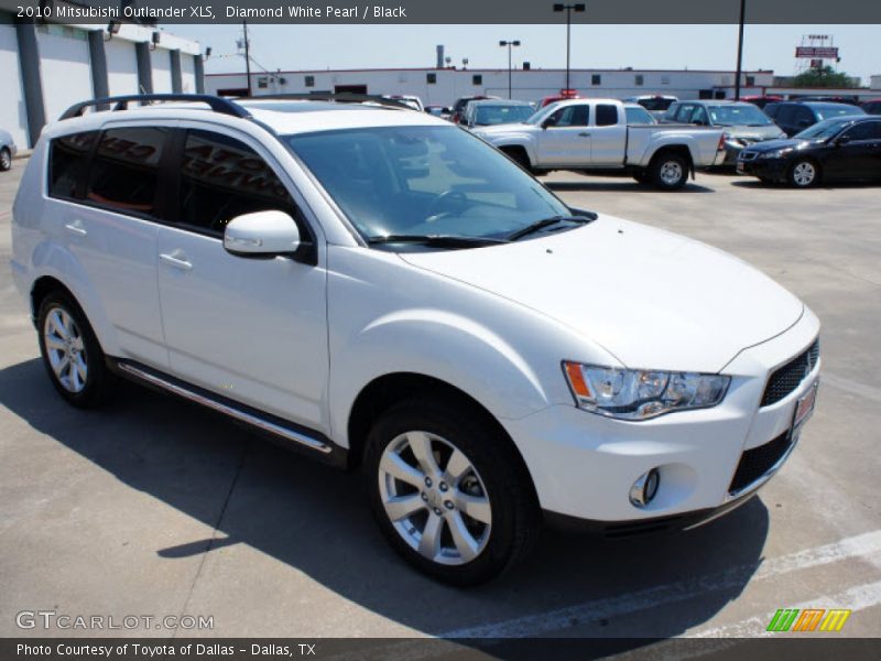 Diamond White Pearl / Black 2010 Mitsubishi Outlander XLS