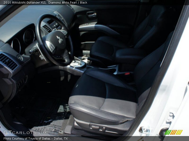 Diamond White Pearl / Black 2010 Mitsubishi Outlander XLS