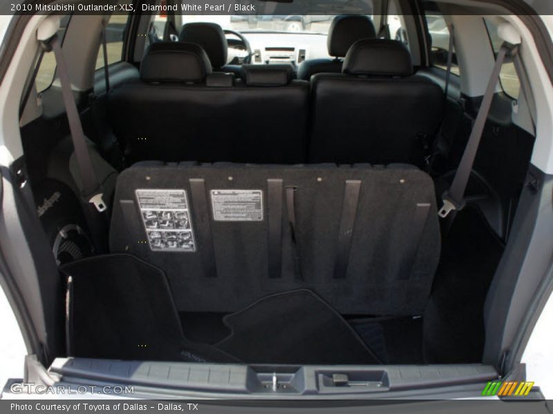 Diamond White Pearl / Black 2010 Mitsubishi Outlander XLS
