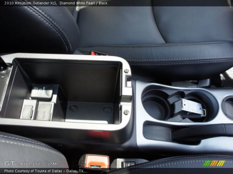Diamond White Pearl / Black 2010 Mitsubishi Outlander XLS