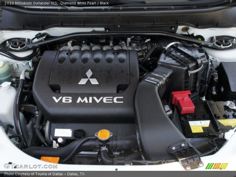 Diamond White Pearl / Black 2010 Mitsubishi Outlander XLS