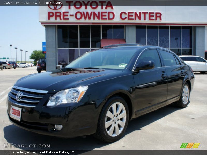 Black / Ivory 2007 Toyota Avalon XLS
