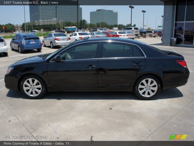 Black / Ivory 2007 Toyota Avalon XLS