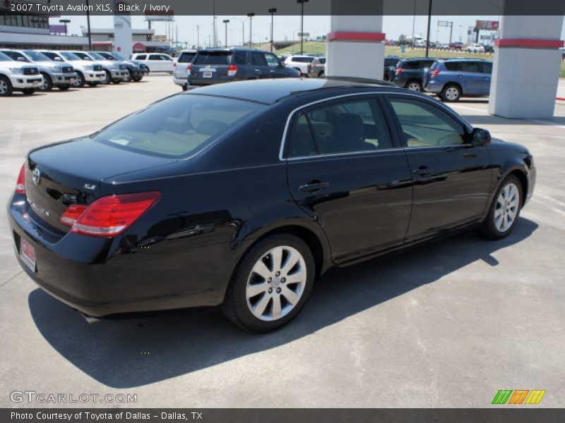 Black / Ivory 2007 Toyota Avalon XLS