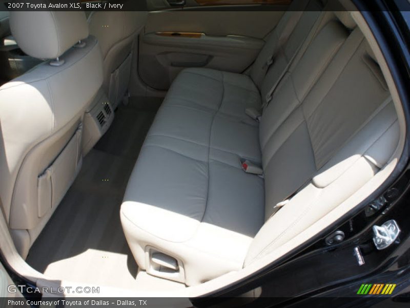 Black / Ivory 2007 Toyota Avalon XLS