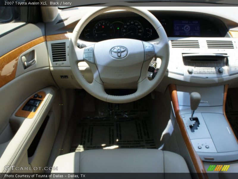 Black / Ivory 2007 Toyota Avalon XLS