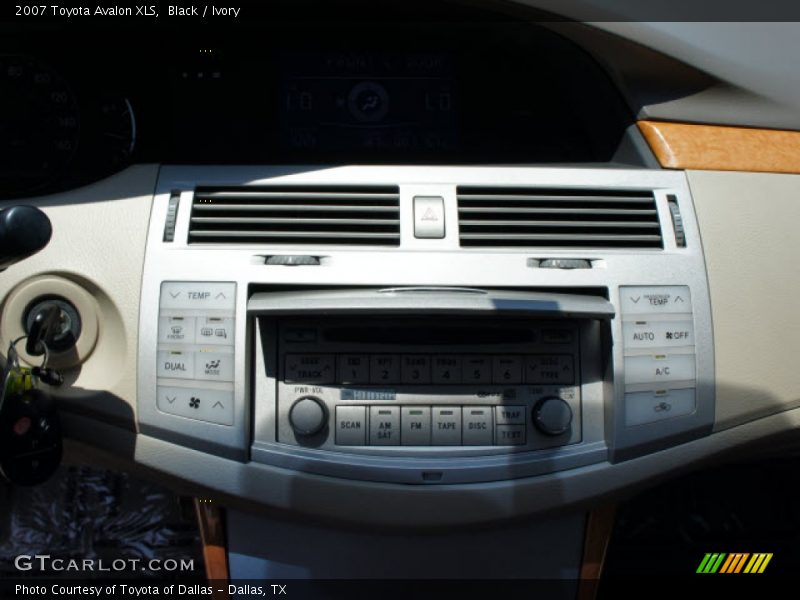 Black / Ivory 2007 Toyota Avalon XLS