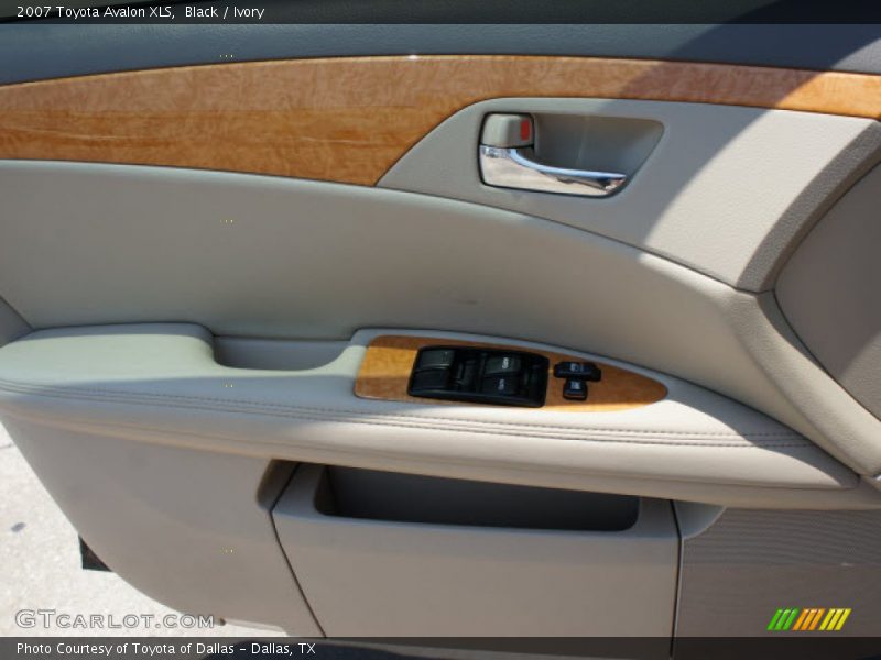 Black / Ivory 2007 Toyota Avalon XLS