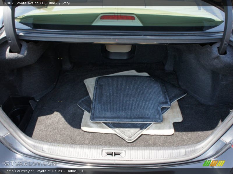 Black / Ivory 2007 Toyota Avalon XLS