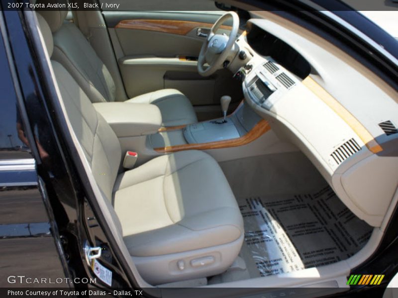 Black / Ivory 2007 Toyota Avalon XLS