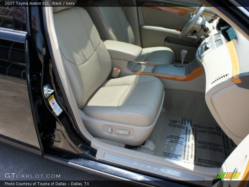 Black / Ivory 2007 Toyota Avalon XLS