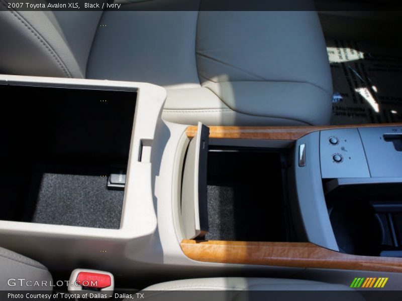 Black / Ivory 2007 Toyota Avalon XLS