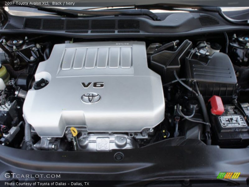 Black / Ivory 2007 Toyota Avalon XLS