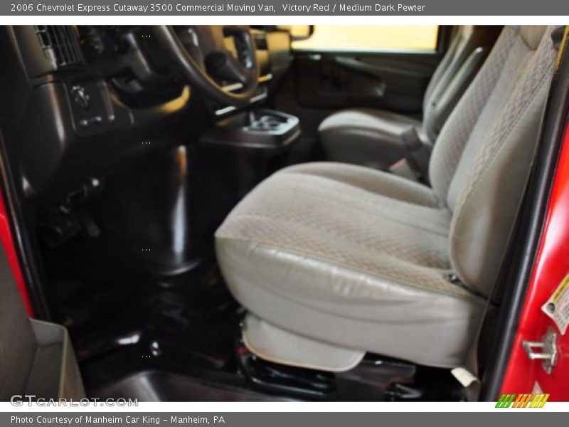 Victory Red / Medium Dark Pewter 2006 Chevrolet Express Cutaway 3500 Commercial Moving Van
