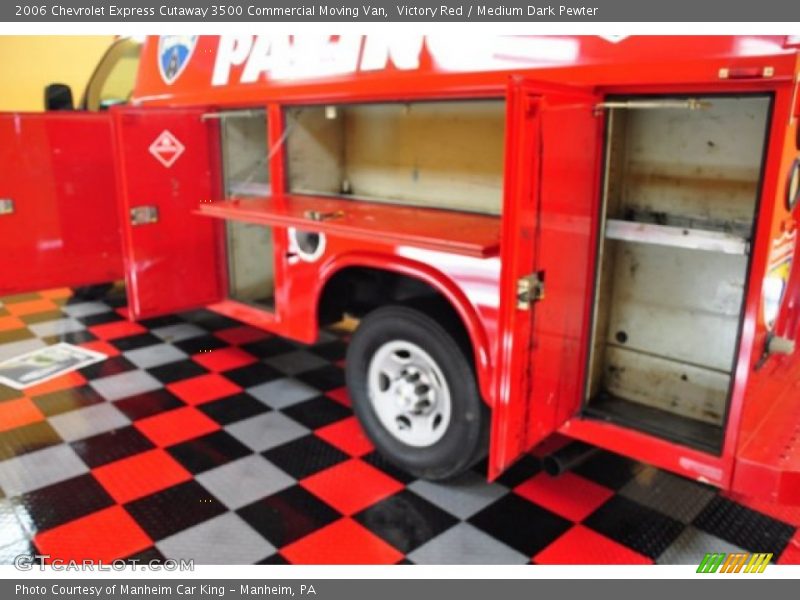 Victory Red / Medium Dark Pewter 2006 Chevrolet Express Cutaway 3500 Commercial Moving Van