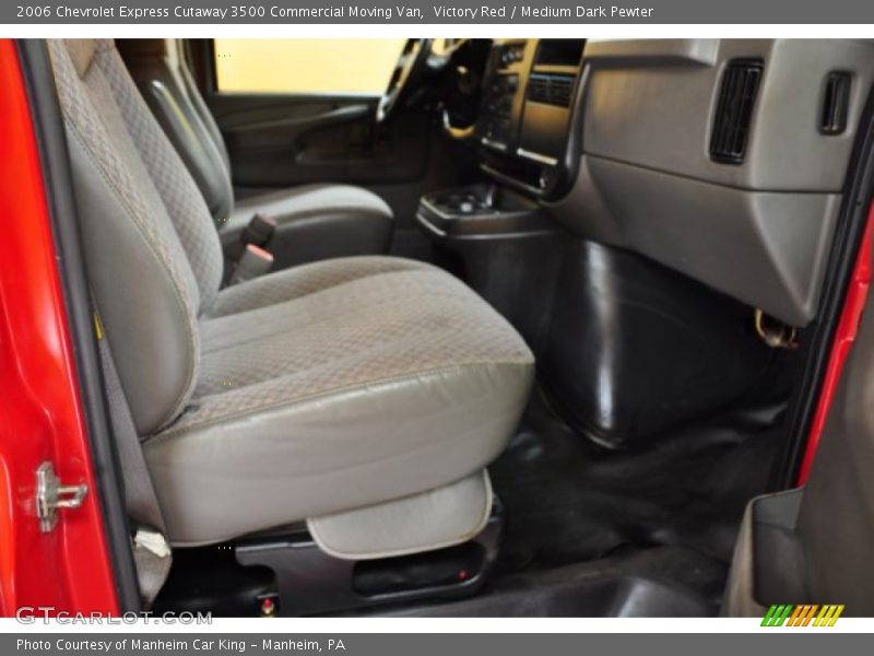 Victory Red / Medium Dark Pewter 2006 Chevrolet Express Cutaway 3500 Commercial Moving Van