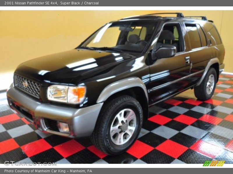 Super Black / Charcoal 2001 Nissan Pathfinder SE 4x4