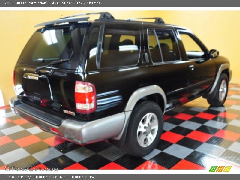 Super Black / Charcoal 2001 Nissan Pathfinder SE 4x4
