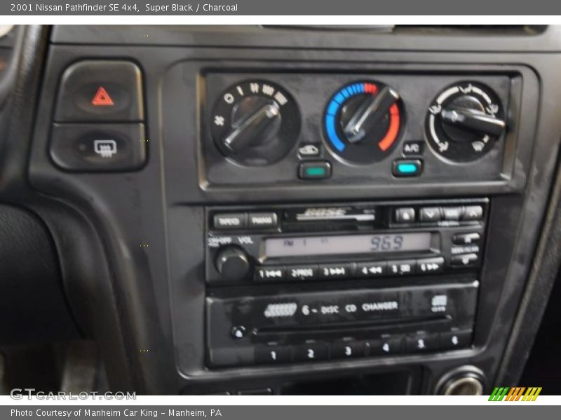 Super Black / Charcoal 2001 Nissan Pathfinder SE 4x4