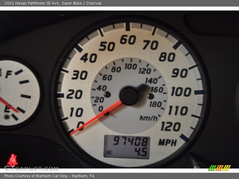 Super Black / Charcoal 2001 Nissan Pathfinder SE 4x4