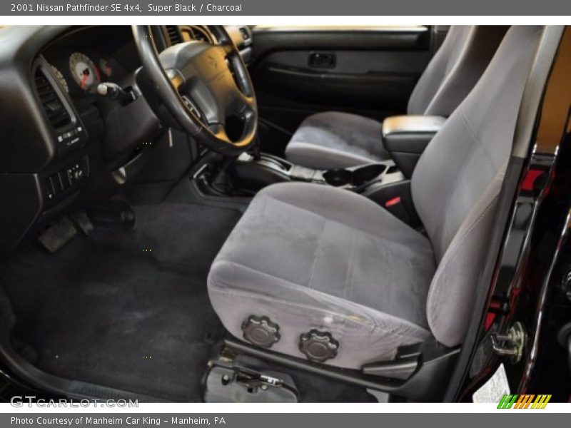 Super Black / Charcoal 2001 Nissan Pathfinder SE 4x4