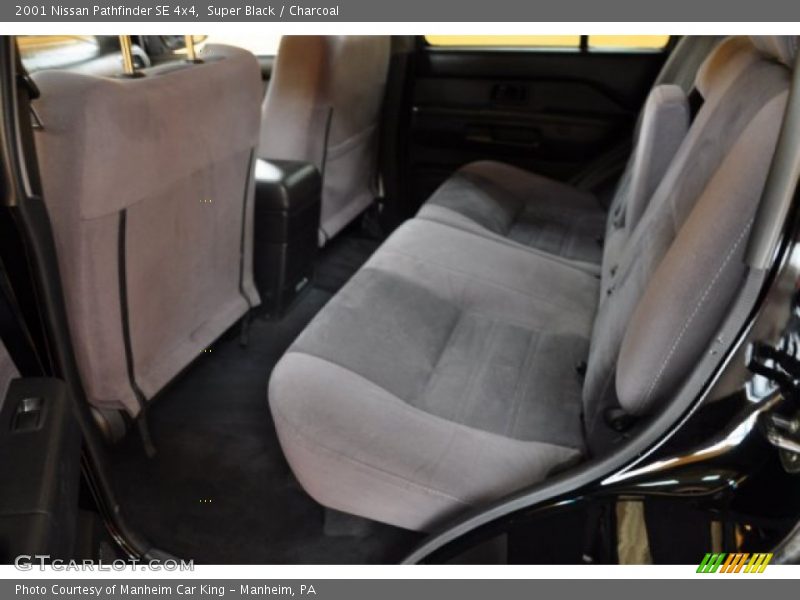 Super Black / Charcoal 2001 Nissan Pathfinder SE 4x4