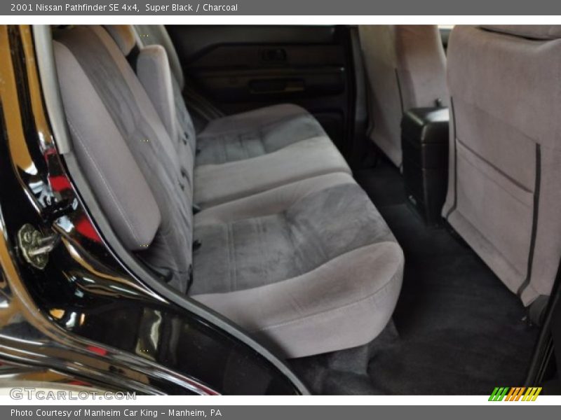 Super Black / Charcoal 2001 Nissan Pathfinder SE 4x4