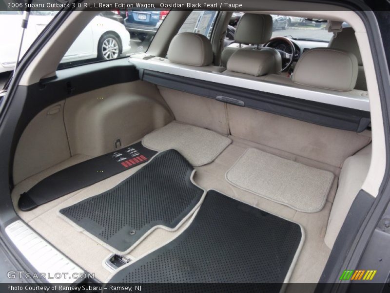  2006 Outback 3.0 R L.L.Bean Edition Wagon Trunk