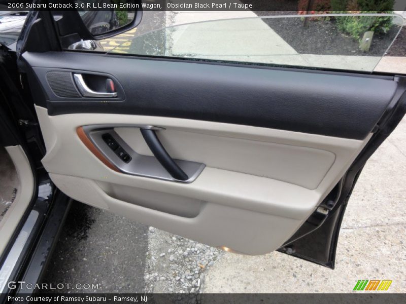 Door Panel of 2006 Outback 3.0 R L.L.Bean Edition Wagon