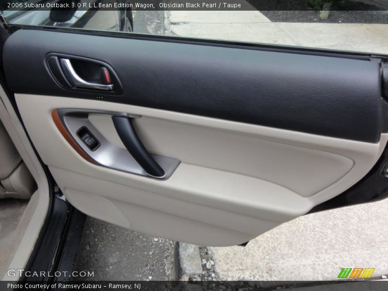 Door Panel of 2006 Outback 3.0 R L.L.Bean Edition Wagon
