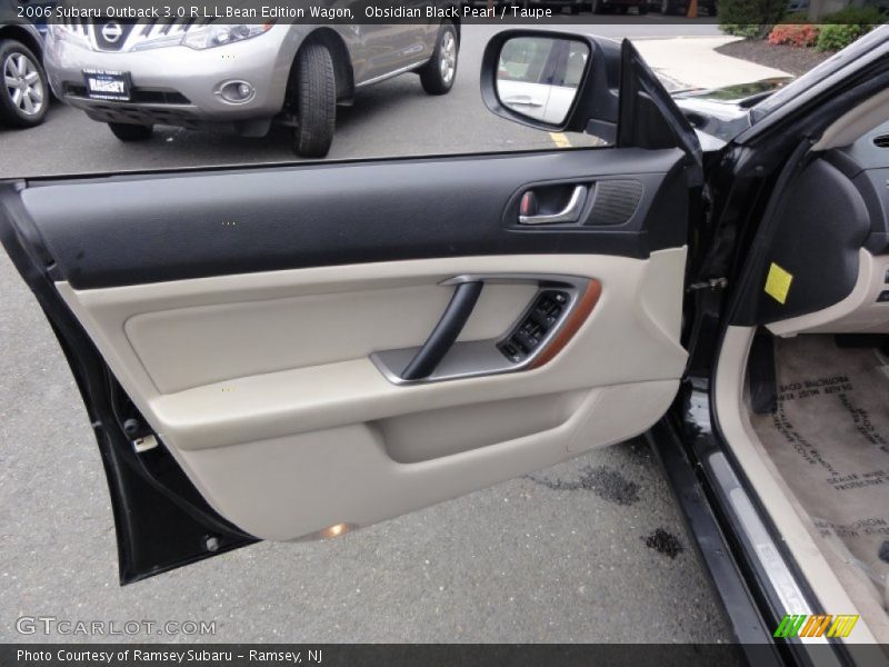 Door Panel of 2006 Outback 3.0 R L.L.Bean Edition Wagon