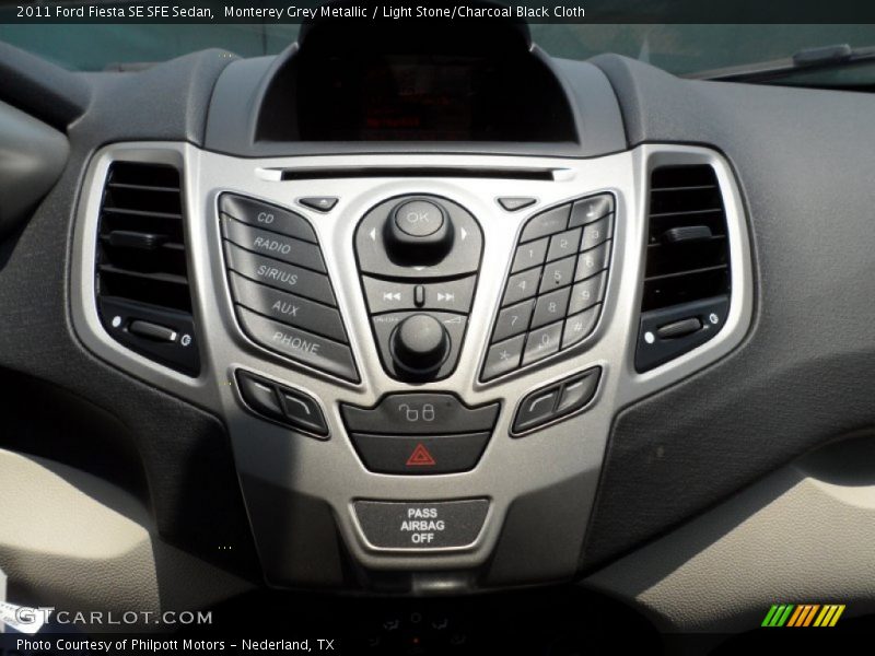 Controls of 2011 Fiesta SE SFE Sedan