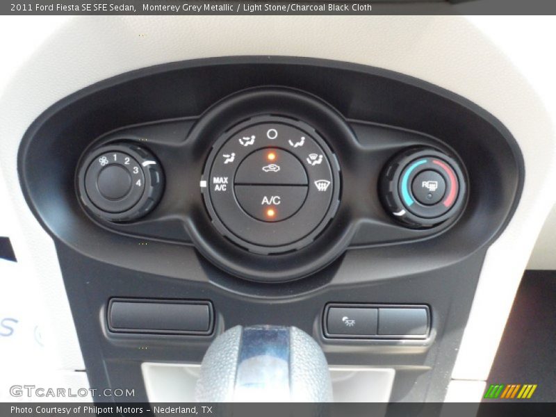 Controls of 2011 Fiesta SE SFE Sedan