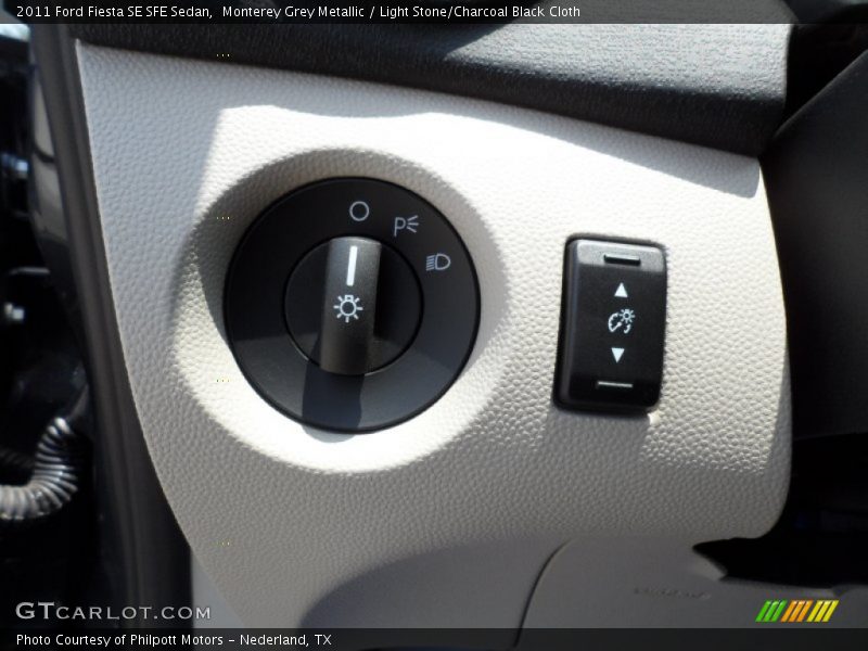 Controls of 2011 Fiesta SE SFE Sedan