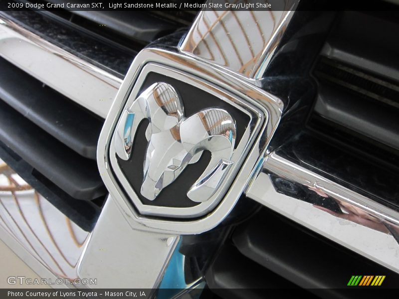 Light Sandstone Metallic / Medium Slate Gray/Light Shale 2009 Dodge Grand Caravan SXT