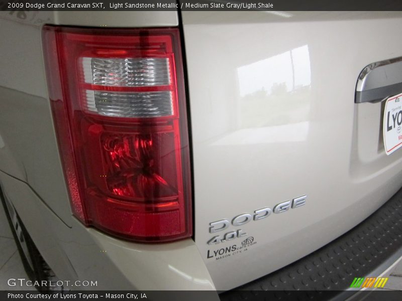 Light Sandstone Metallic / Medium Slate Gray/Light Shale 2009 Dodge Grand Caravan SXT