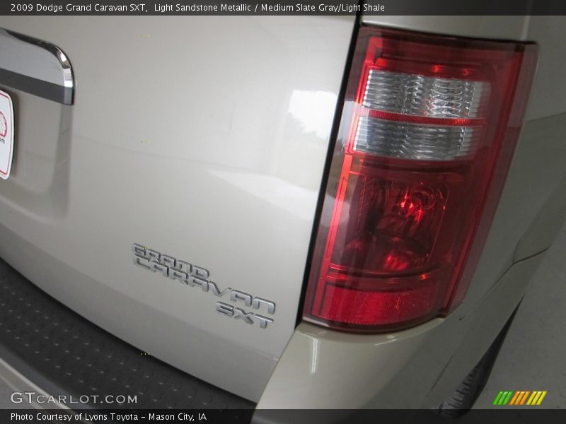 Light Sandstone Metallic / Medium Slate Gray/Light Shale 2009 Dodge Grand Caravan SXT